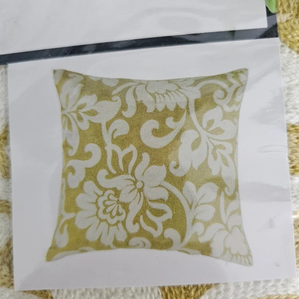 Merchant 41 Yellow Floral Damask Pillow Cover‎ 18x18 Square New